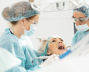 Contamos con cirujanos maxilofaciales especialistas en todo tipo de cirugías quienes realizar las