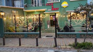 bares alternativos en quito Rock & Beef Resto-Bar